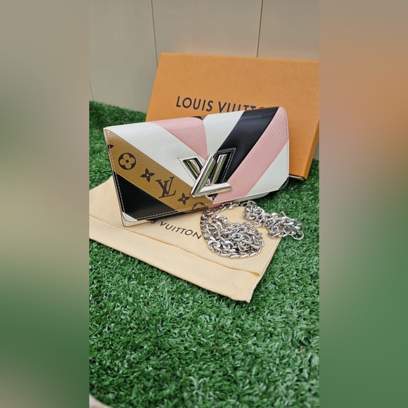 Limited Edition Louis Vuitton Twist Portefeuille Sarah Wallet Neapolitan EUC - Picture 1 of 15